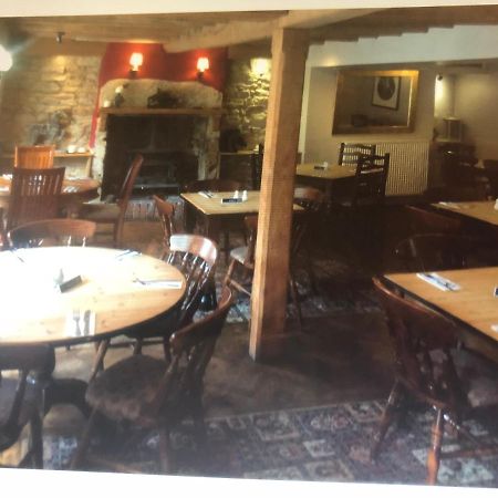 Horse & Hound Inn Broadway  Bagian luar foto